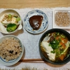 十六穀入り玄米。イシイのチキンハンバーグ。野菜味噌汁