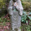 念珠をかける 羅漢像