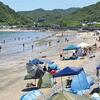日高町の産湯海水浴場、開所最初の連休盛況　〈2023年7月20日〉