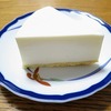 見た目が美しいレアチーズケーキのレシピ。コツは「塩ビ製ラップ」を使うことです