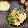 ウーバー実家飯！鮭のハーブパン粉焼き、おでん、マッシュポテト、鯖の味噌煮、蓮根とアスパラのオリーブオイル炒め