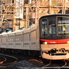 朝日を浴びる始発列車！東武アーバンパークラインとスカイツリーラインをはしご撮影