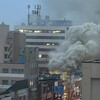 夜だるま速報/北海道函館市本町 丸井今井函館交差点付近 建物から黒煙あがる火災 周辺道路交通規制渋滞12月2日