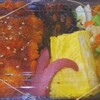  「新田ストアー」の「名無し弁当(トンカツ他)」 ２５０円