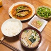 鮭のおにぎりと、麻婆茄子のお弁当作って持ってきます。