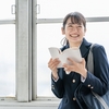 気になる年下女性の心を読み解く！自然に出る12の好意サイン