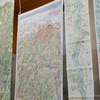 1年がかりで描かれる巨大絵地図：村松昭氏による山と川の散策絵図をアトリエ77で見てきた