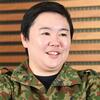 「やす子、後ろ！」スタジオ騒然　生中継で見知らぬ男性がやす子に接近