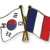 真逆のフランスと韓国の経済政策 どちらが勝つのか