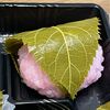 ひなまつり、今年はひなデコケーキではなくて桜餅といちご大福にしました