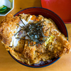 津南にある人気喫茶店の「はみ出し系カツ丼」（ぽばい）