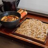 【蕎麦きり吟】段原で人気の蕎麦屋さん。風味豊かな十割蕎麦に、甘さ際立つ穴子天(南区段原)