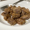 キャンプのおつまみ　むちむち砂肝のマスタード炒めは無限に食べれる。ワインも進む。