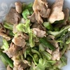 野菜ソムリエが作る今日のお弁当のおかずは「豚バラ肉とアスパラとキャベツの味噌炒め」。