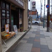 新おおみや鍼灸接骨院前の果実屋さん