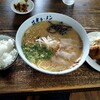 筑豊ラーメン山小屋のラーメンに唐揚げセット