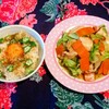 今日のごはん:オクラのキラキラネバネバ卵ごはんと鶏もも肉の野菜たっぷりソテー