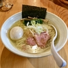 【今週のラーメン４１１８】 麺屋 さくら井 （東京・JR三鷹） 味玉らぁ麺 塩 ＋ チャーシューハーフ盛 ＋ アサヒプレミアム 熟撰 小瓶　〜研ぎ澄まされた緊張感と優しい円やかさが拮抗する・・・東京都トップクラスの塩そば！一回食っとけ！