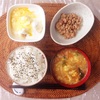 野菜玉子スープ、小粒納豆、バナナヨーグルト。