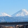 青空の下の富士山