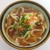 冷凍の「肉うどん」を温めタマゴを加えて食べました‥