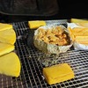 後輩さんが燻製デビューした話｜テンマクデザインのフラットスモーカーで初めての燻製