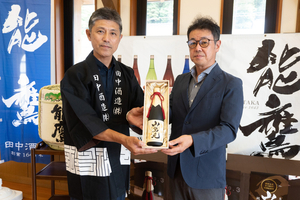 第100回謙信公祭に合わせ記念酒「山鳥毛」発売　上杉謙信役の松平健さんに「ぜひ馬上杯で」　