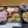「岩沼屋」、週替わり弁当は、肉団子の白菜スープあんかけ。具沢山豚汁も追加
