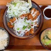 『菜々家』の“一枚揚げ鶏の葱まみれ定食”