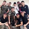 BTS「ジン」除隊した部隊を再び訪ねる…後輩たちとの記念ショットが話題に！