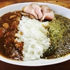 赤いカレーと緑のカレー