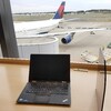 成田空港のデルタスカイクラブラウンジでThinkPad X1 Yoga