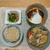 イシイのチキンハンバーグ&レンチン目玉焼き。野菜味噌汁。