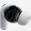 次期AirPods Proは「年1更新×上位版」へ──IRカメラ搭載案と価格差の狙い