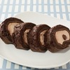 ローソンから「ごろっと焼きチョコもち食感ロール 4個入」が新登場！もちもち食感生地のロールケーキ、スイーツ新商品