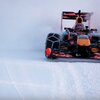 F1マシンで雪山登山!チェーン装備 レッドブル F1 がスキー場大爆走！