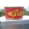 ピリ辛な「Ça va（サヴァ）缶」にとろけるチーズを入れて