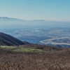 眼下には杢蔵山荘や三角山、その向こうに新庄市街地、奥には月山が見えました