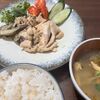 鶏むね肉で【エスニック生姜焼き】と【グリーンカレー風味スープ】のお昼ご飯！