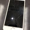 放射線状に画面が割れてしまったiPhone6sの修理です(>_<)