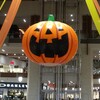 イオンモール沖縄ライカムでハロウィンのかぼちゃに夢中