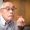 【高齢者の食べ方】手づかみで食べる・急いで食べる理由｜失行・失認の対処法