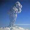 ロシア・ベズィミアニィ火山で噴火。