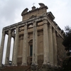 壮麗なアントニヌスとファウスティーナの神殿（ファロ・ロマーノ）