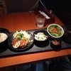 kawara CAFE＆DINING 銀座店｜軟骨コリコリつくね&麦ご飯！長〜い瓦に配膳されてくるヘルシーでオシャレランチ