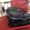 VINCOM CENTER に VINFASTの車
