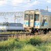 EF65号機の近くで121系電車を撮影