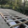 倉庫の屋根工事が少しずつ進んでいます