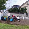 花壇の花植えと防災訓練を行いました