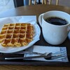 たまには、窓際も。
